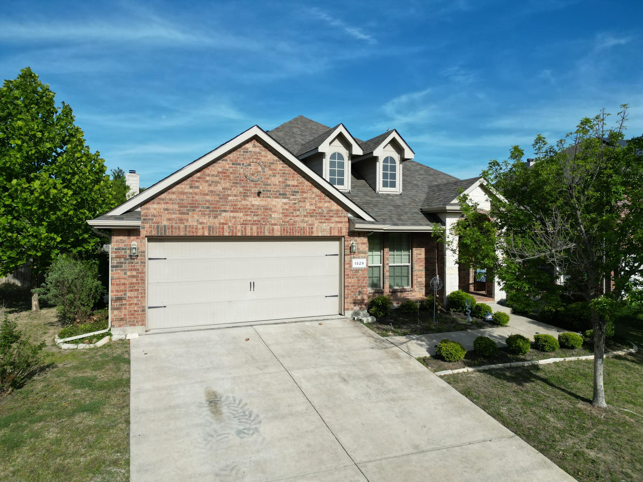 New shingle roof installed on a Dallas-Fort Worth home by Davis Roofing Solutions